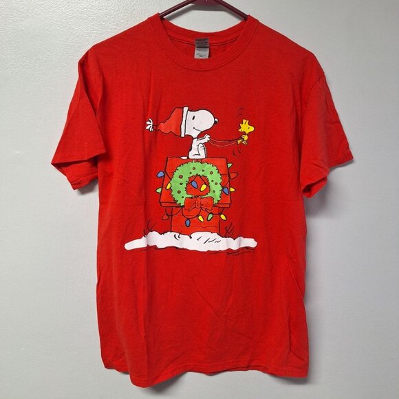 Gildan Snoopy Shirt Christmas Red Wreath Woodstock Dog Peanuts Cartoon Medium - Picture 6 of 6